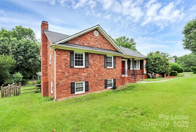 Building Photo - 6908 Lancer Dr