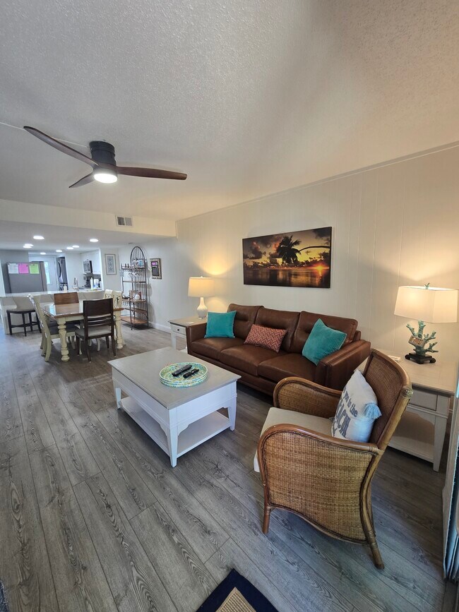 Building Photo - 26 S Forest Beach Dr