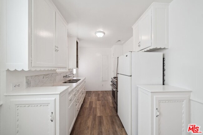 Foto del edificio - 1408 N Mansfield Ave