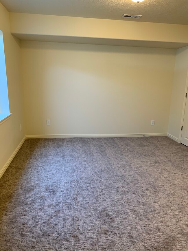 Building Photo - 123 W 7500 S