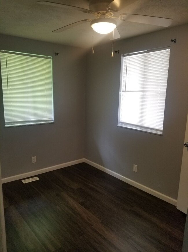 Foto del edificio - Coming Soon Two Bedroom One Bathroom Home ...