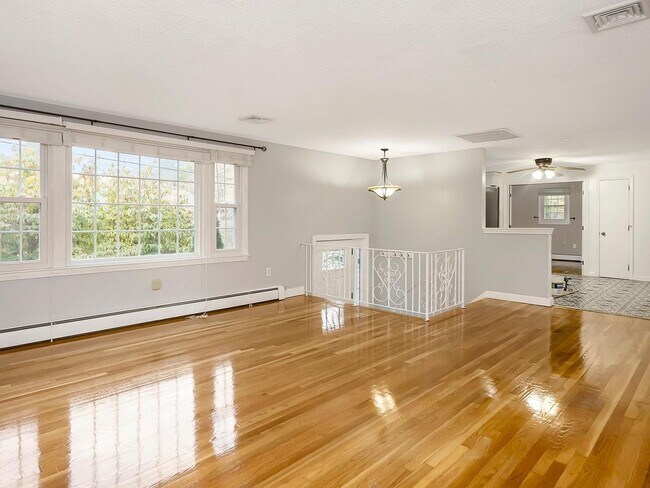 Photo - 14 Endmoor Rd (Westford, MA) House