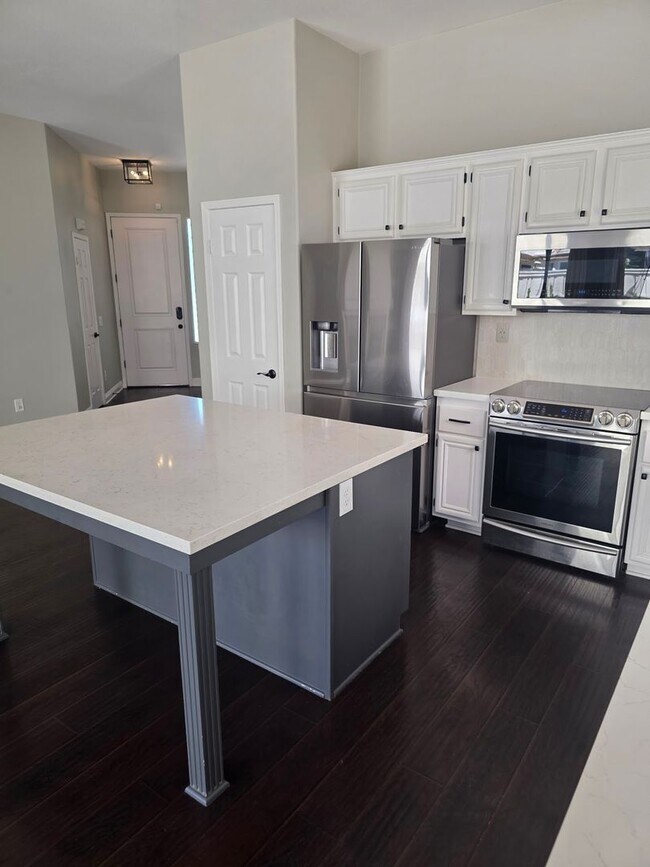 Building Photo - 27550 Nellie Ct