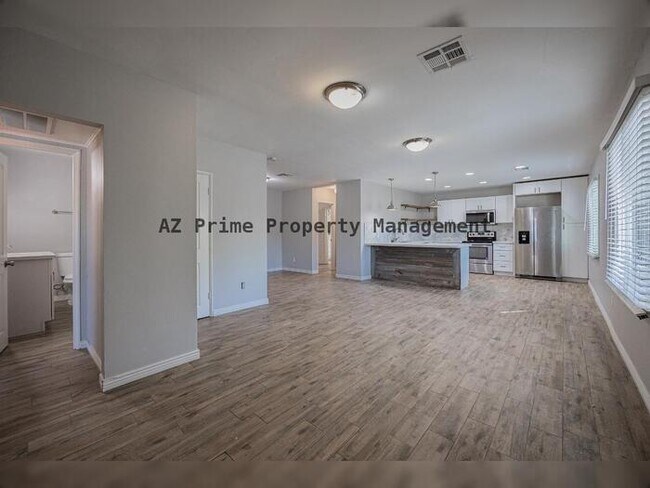 Building Photo - 3018 E Virginia Ave