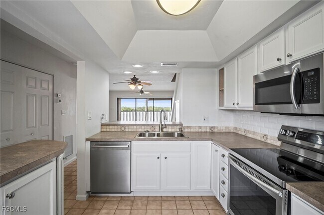 Foto del edificio - 894 Buttonwood Dr