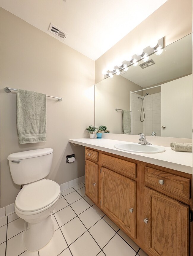Building Photo - 5830 Oakwood Dr