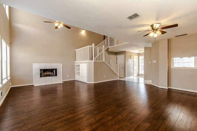 Foto del edificio - 1600 sq ft of Affluent South Side Living in Prestigious Southside Community