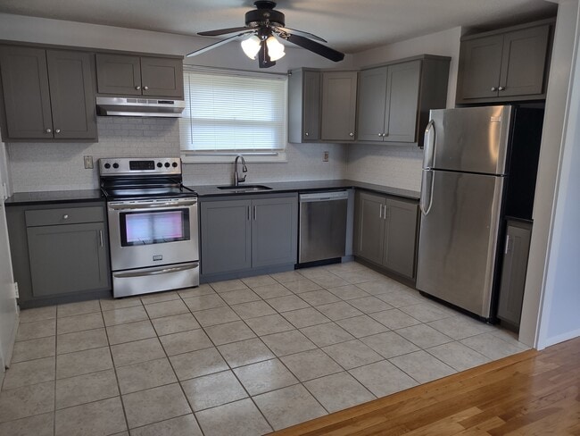 Building Photo - 482 Oak Ave