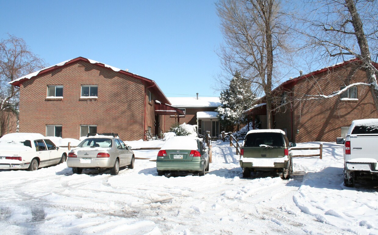 Primary Photo - 924-928 James Ct