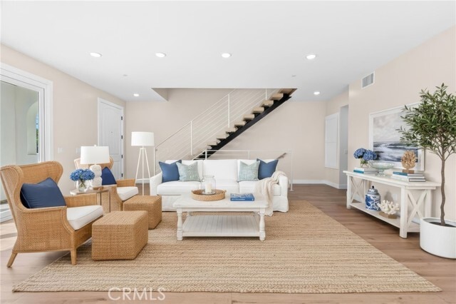 Foto del edificio - 34074 Colegio Dr