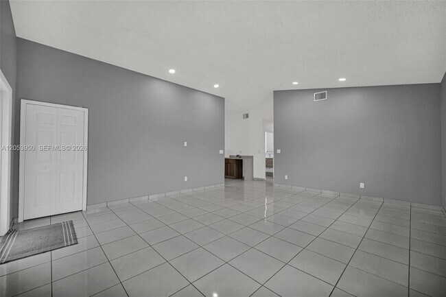 Building Photo - 451 E 37th St