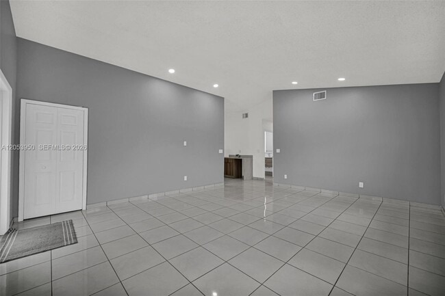 Foto del edificio - 451 E 37th St