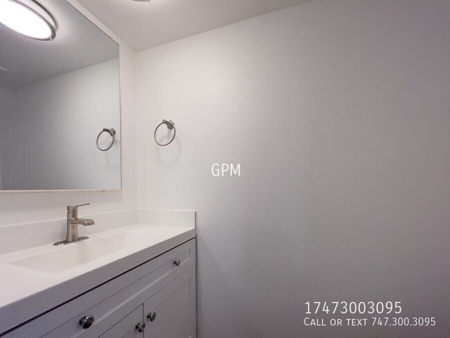 Building Photo - 137 Carr Dr