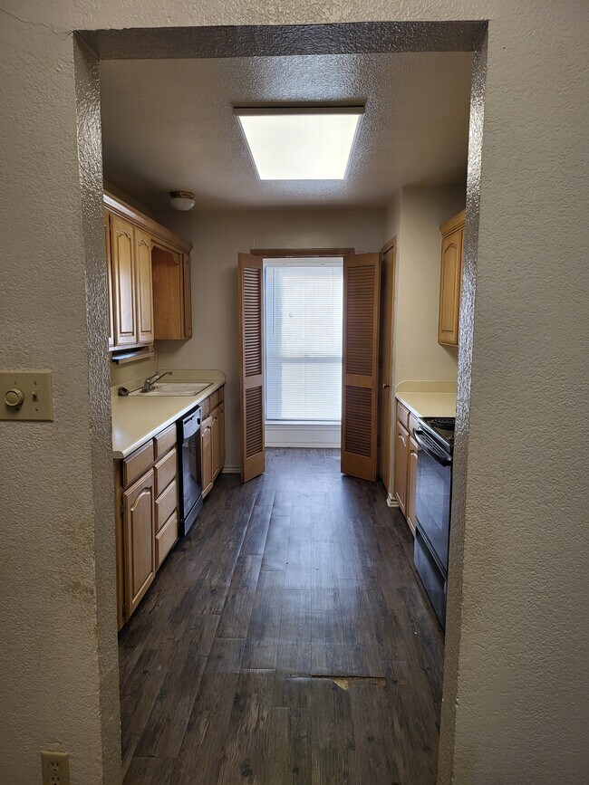 Building Photo - 812 Betty Ct