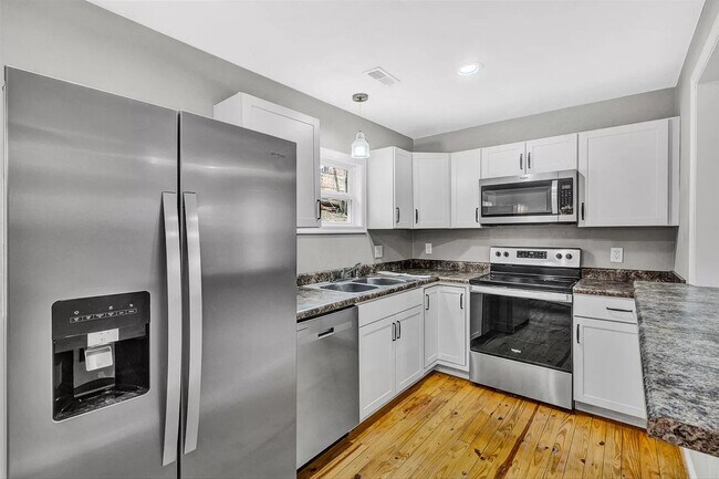 Foto del edificio - 1423 Varnell Ave NE