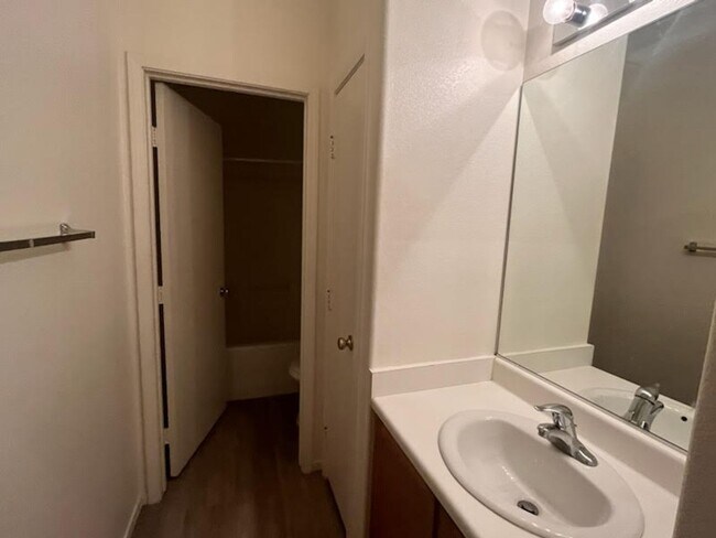 Foto del edificio - 5001 Droubay Dr