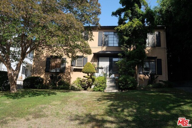 Foto del edificio - 854 1/2 S Plymouth Blvd