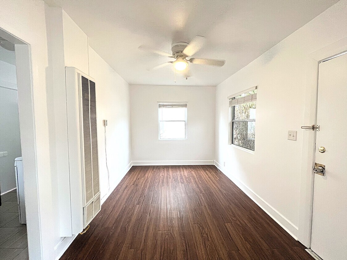 Primary Photo - 2213 Cabrillo Ave