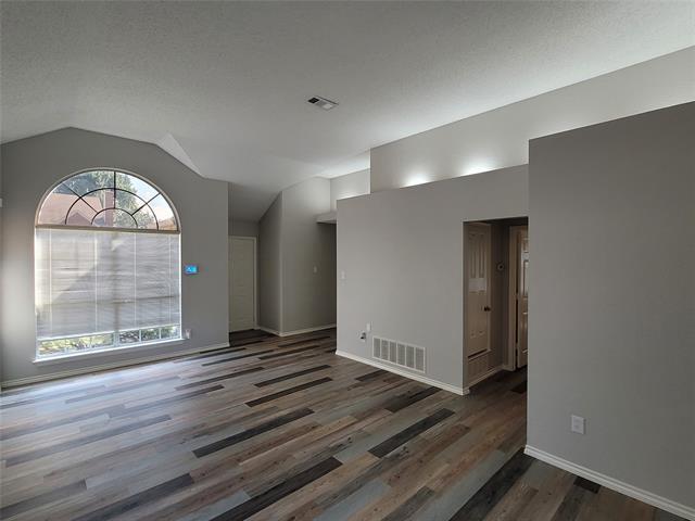 Foto del edificio - 10200 Concord Dr
