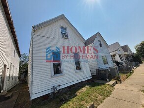 Building Photo - 1319 Oakley St