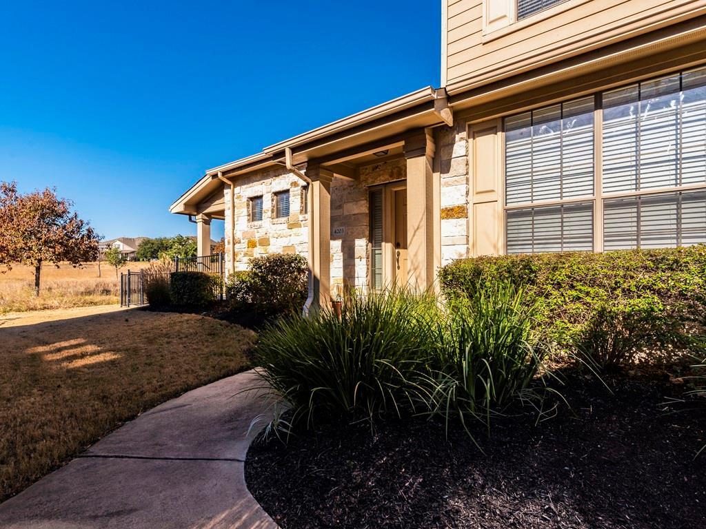 Foto principal - 9201 Brodie Ln