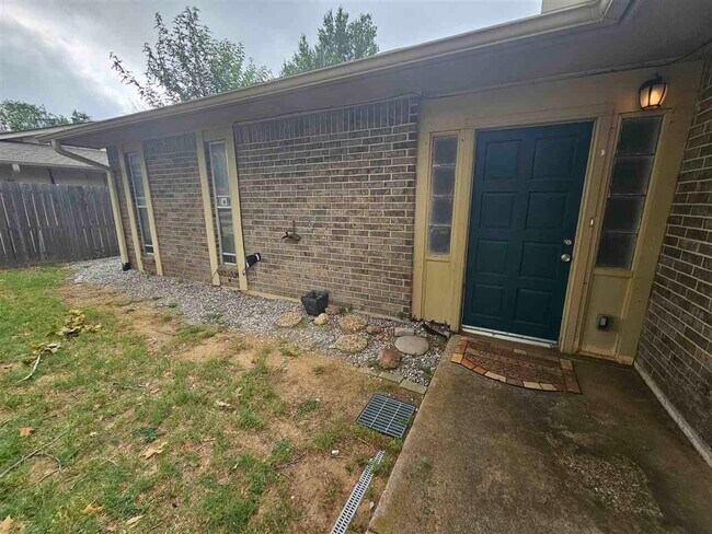 Building Photo - 4617 NE Columbia Ave