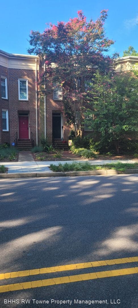 Building Photo - 3 br, 2.5 bath House - 423 W. Princess Ann...