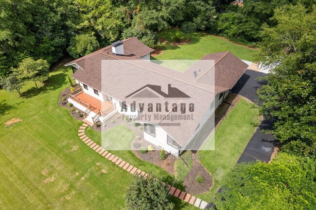 Foto del edificio - 1099 Pine Valley Rd