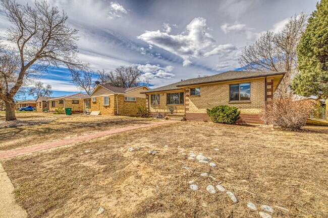 Foto del edificio - Lovely 5 Bed  / 2 bath in Boston Heights