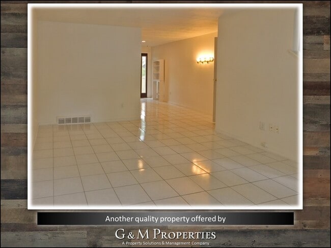 Foto del edificio - Two Bedroom, One and a Half Bath Townhouse - Close to U of R/ Strong