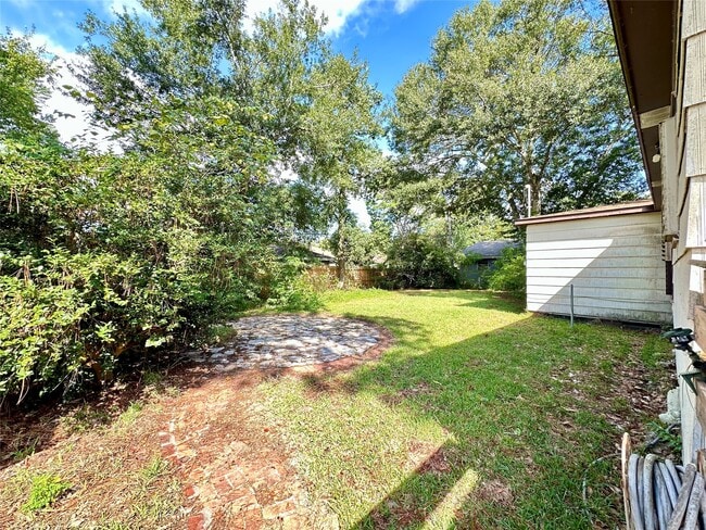 Building Photo - 2810 N Houston Dr