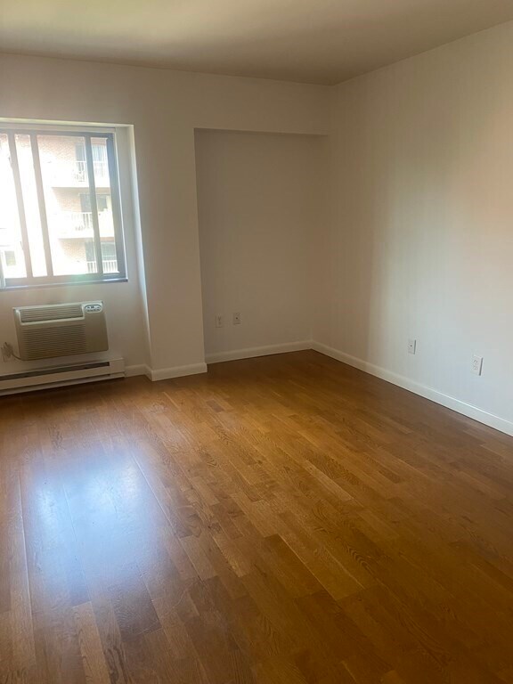 Foto del edificio - 140 Pleasant St