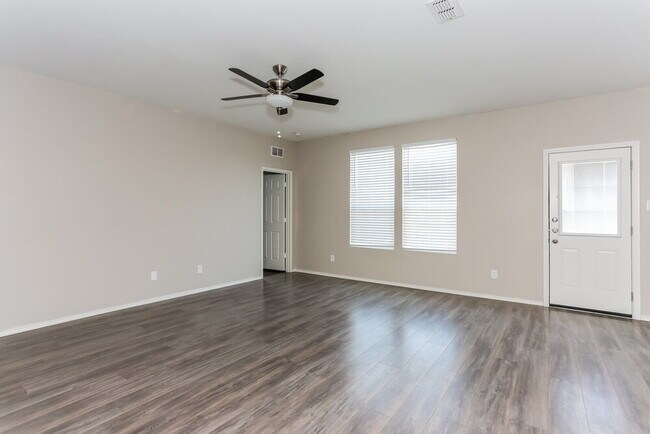 Foto del edificio - 1724 Gayla Creek Dr