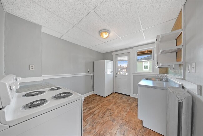 Building Photo - 25 5th Ave