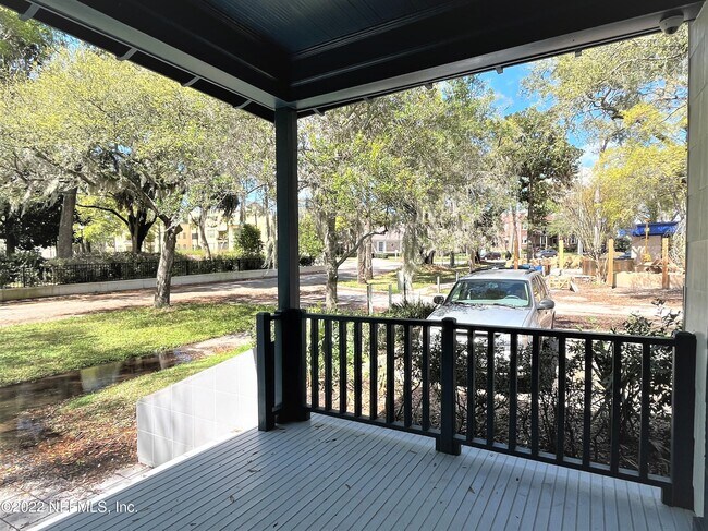 Building Photo - 1721 Memorial Park Dr