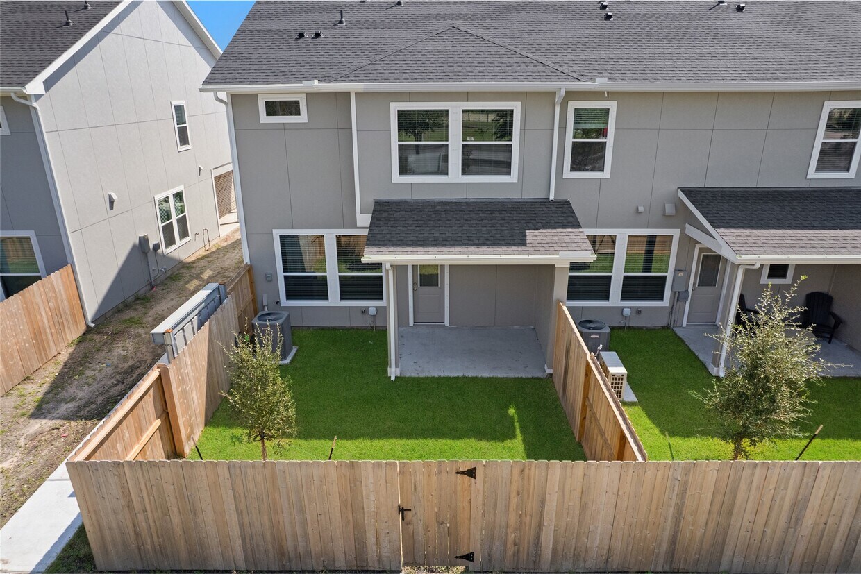 Building Photo - 3033 Dovedale St