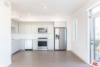 Building Photo - 843 Wilcox Ave