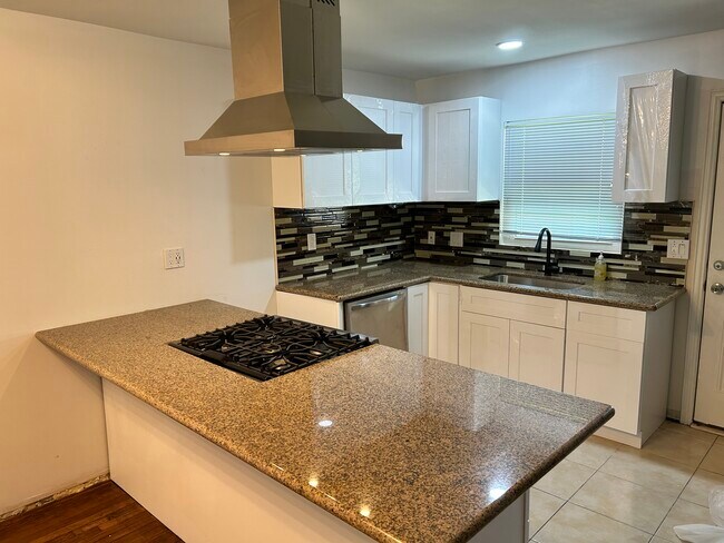 Building Photo - 5307 Cortelyou Ln
