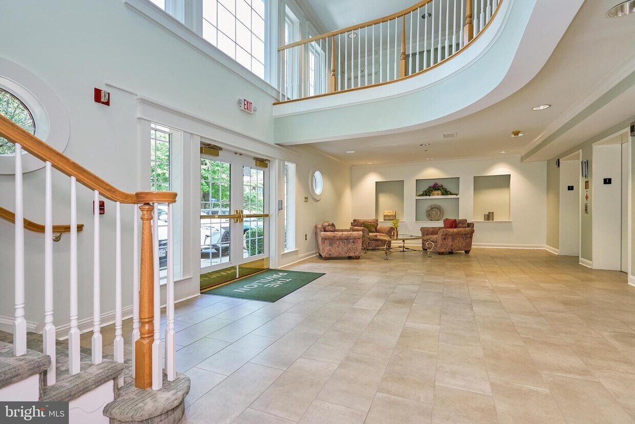 Foto principal - 6990 Falls Reach Dr