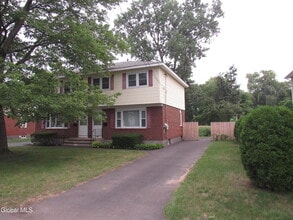 Building Photo - 34 B Commodore St