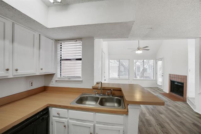 Foto del edificio - 9821 Walnut St