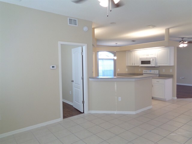 Building Photo - 1546 Kish Blvd