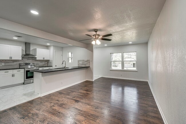 Building Photo - 3561 Westfield Ave