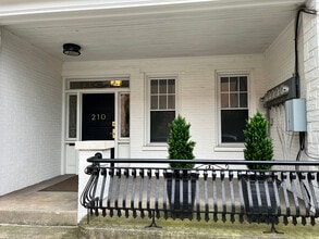 Building Photo - 210 W Chestnut St