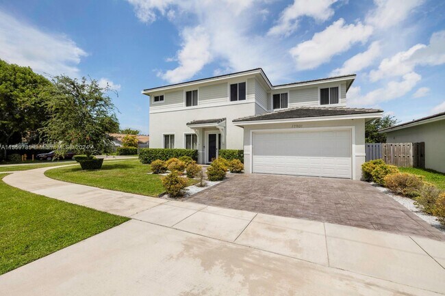 Building Photo - 17901 SW 152nd Ave
