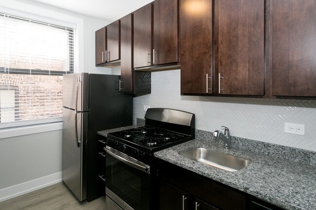 Building Photo - 708 W Brompton