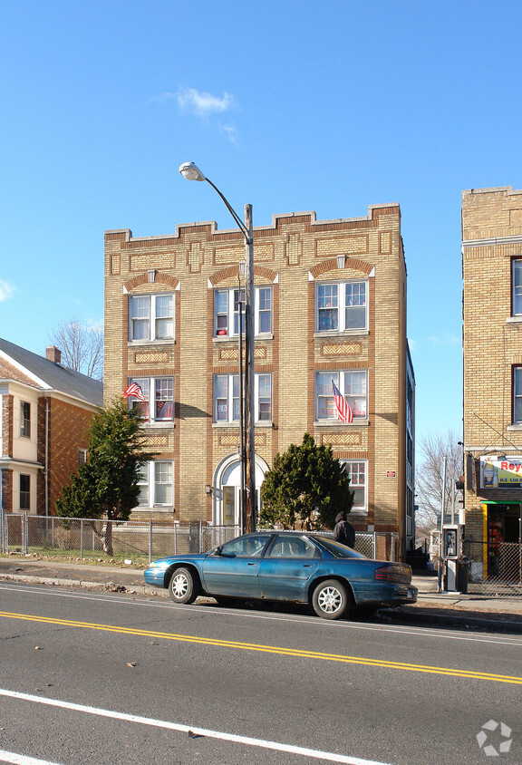 Building Photo - 121-123 Zion St