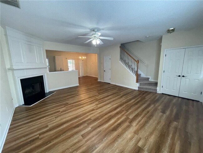 Foto del edificio - 4085 Howell Park Rd