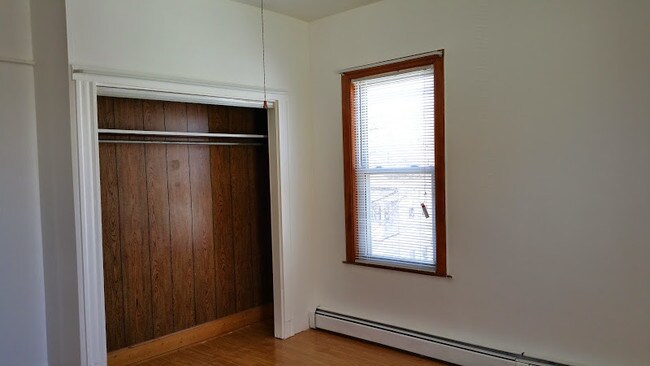 Back bedroom - 85 High St