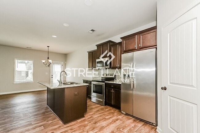 Building Photo - NOW OFFERING $1000 OFF THE FIRST FULL MONTH!